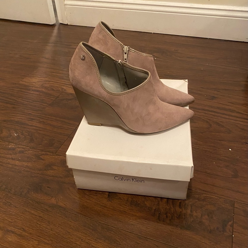 Calvin Klein. Nadine KD SDE/ Two Tone Patent